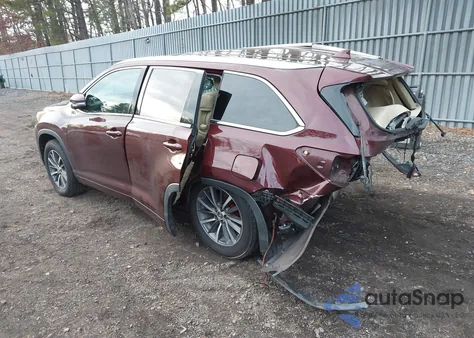 2018 Toyota Highlander Xle z USA, uszkodzony, nr VIN 5TDKZRFH7JS242539